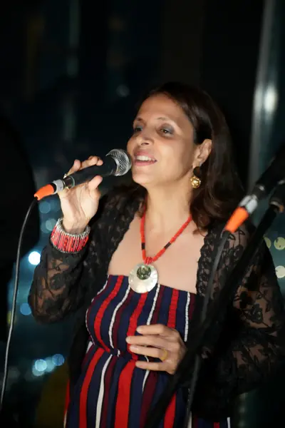 Monaz on vocals